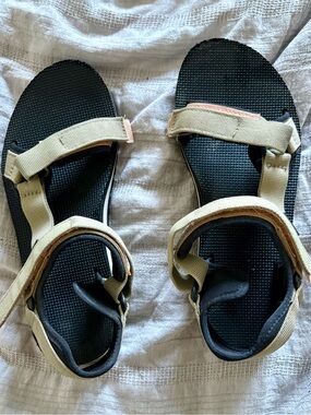 Teva Women's Universal Trail Sandals in Olive